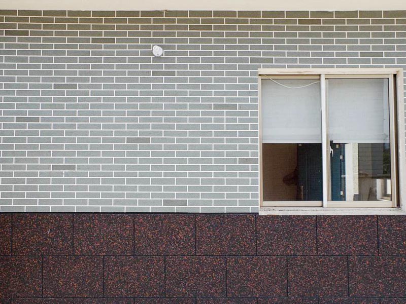 外墻涂料多大面積要分隔縫？